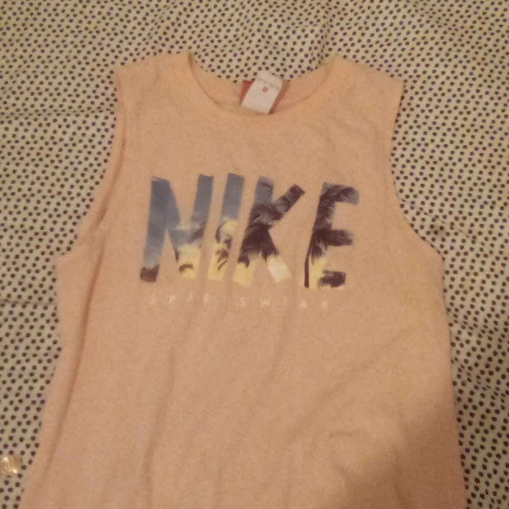 Nike top